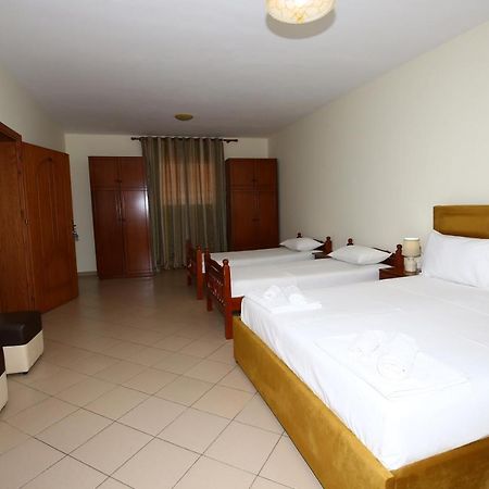 Hotel Venezia Golem  Bagian luar foto