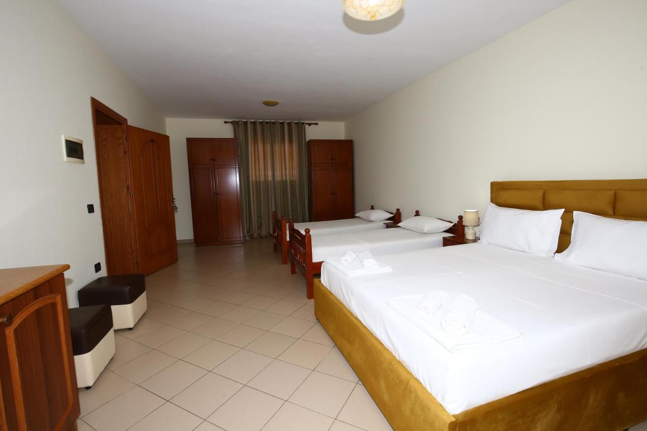 Hotel Venezia Golem  Bagian luar foto